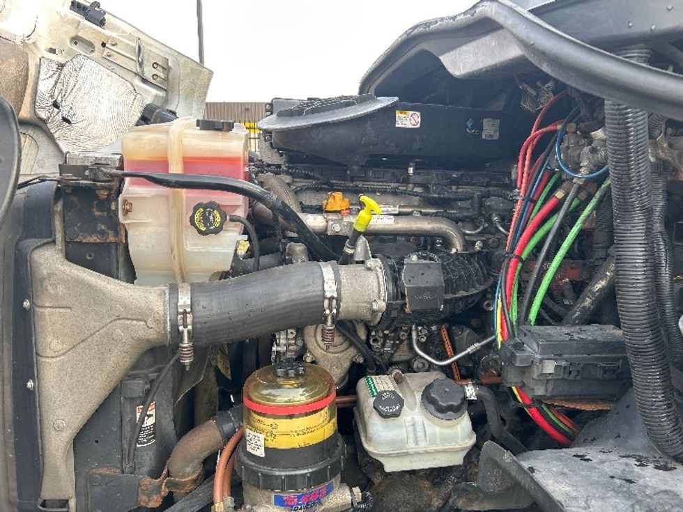 Day Cab Tractor-Heavy Duty Tractors-Freightliner-2017-Cascadia 11342ST-Fitchburg-MA-264,420\n\t\tmiles-$ 27,750 - Image 16