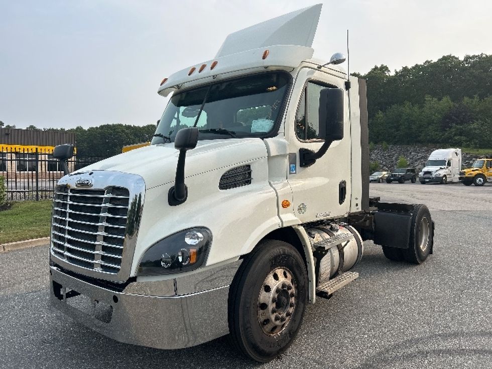 Day Cab Tractor-Heavy Duty Tractors-Freightliner-2017-Cascadia 11342ST-Fitchburg-MA-264,420\n\t\tmiles-$ 27,750 - Image 3