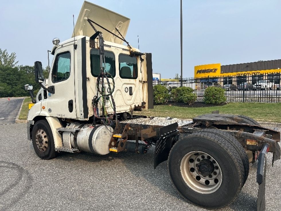 Day Cab Tractor-Heavy Duty Tractors-Freightliner-2017-Cascadia 11342ST-Fitchburg-MA-264,420\n\t\tmiles-$ 27,750 - Image 5