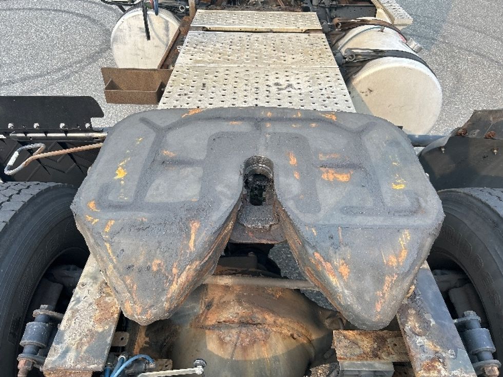 Day Cab Tractor-Heavy Duty Tractors-Freightliner-2017-Cascadia 11342ST-Fitchburg-MA-264,420\n\t\tmiles-$ 27,750 - Image 6