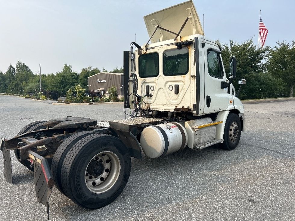Day Cab Tractor-Heavy Duty Tractors-Freightliner-2017-Cascadia 11342ST-Fitchburg-MA-264,420\n\t\tmiles-$ 27,750 - Image 7