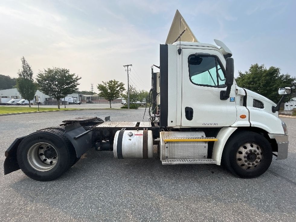 Day Cab Tractor-Heavy Duty Tractors-Freightliner-2017-Cascadia 11342ST-Fitchburg-MA-264,420\n\t\tmiles-$ 27,750 - Image 8