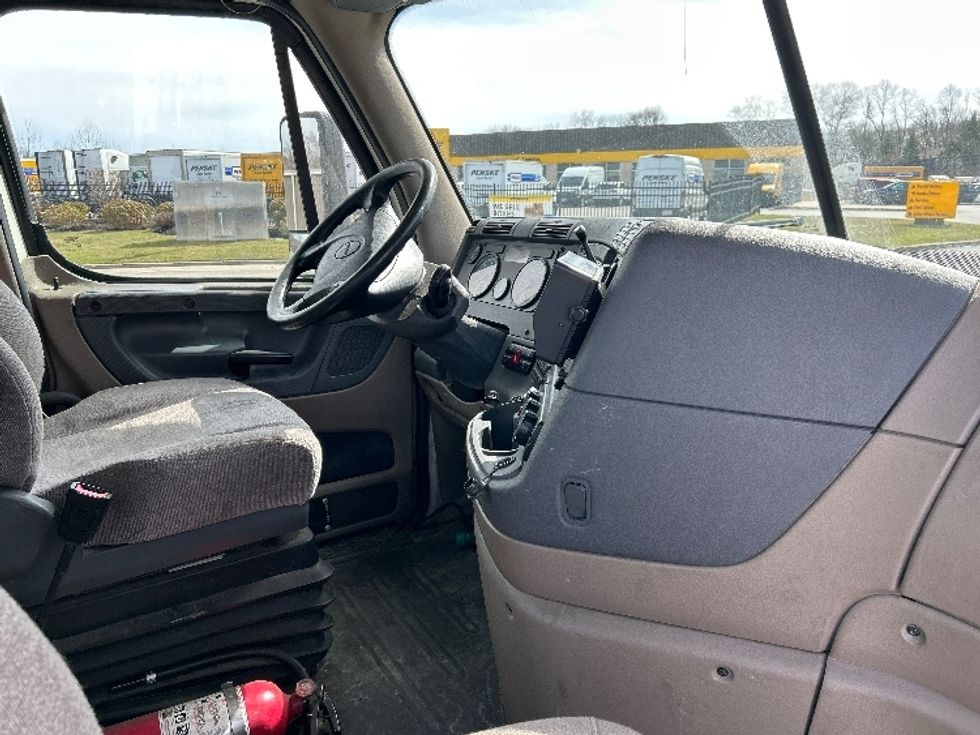 Day Cab Tractor-Heavy Duty Tractors-Freightliner-2017-Cascadia 11342ST-Fitchburg-MA-371,424\n\t\tmiles-$ 27,000 - Image 14