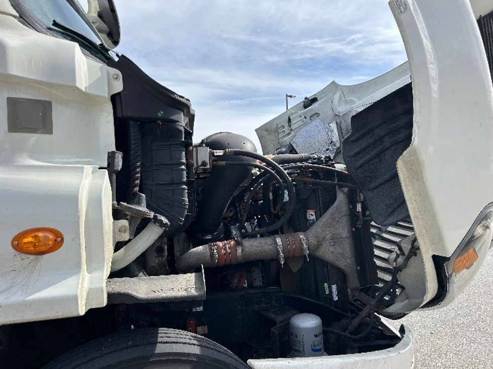 Day Cab Tractor-Heavy Duty Tractors-Freightliner-2017-Cascadia 11342ST-Fitchburg-MA-371,424\n\t\tmiles-$ 27,000 - Image 15