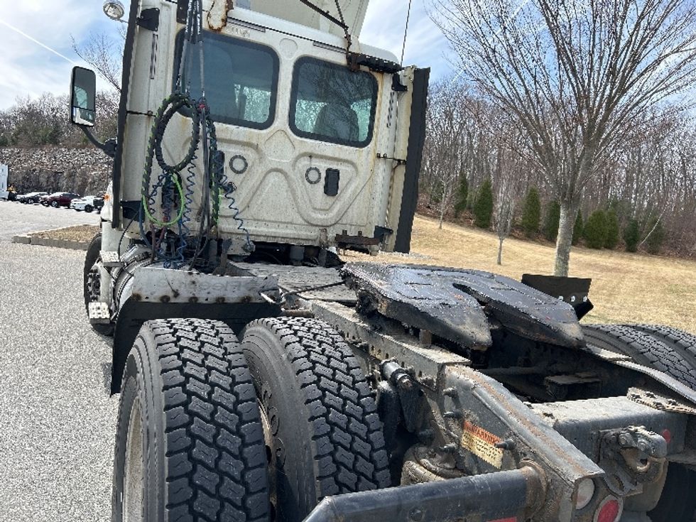 Day Cab Tractor-Heavy Duty Tractors-Freightliner-2017-Cascadia 11342ST-Fitchburg-MA-371,424\n\t\tmiles-$ 27,000 - Image 18