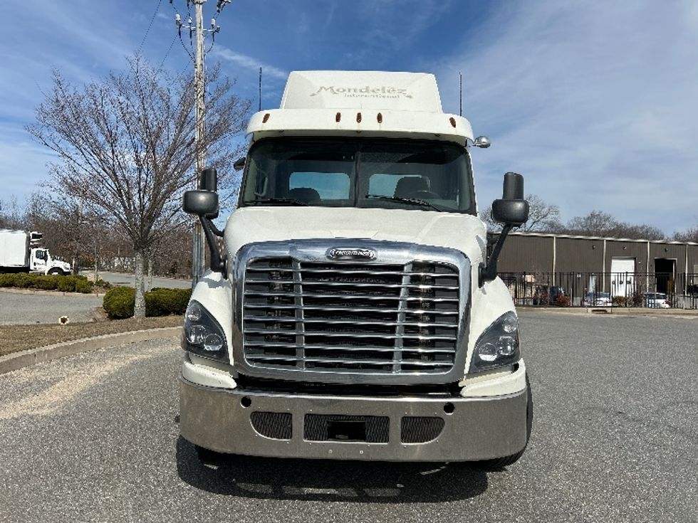 Day Cab Tractor-Heavy Duty Tractors-Freightliner-2017-Cascadia 11342ST-Fitchburg-MA-371,424\n\t\tmiles-$ 27,000 - Image 2