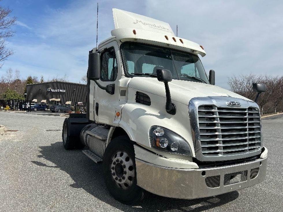 Day Cab Tractor-Heavy Duty Tractors-Freightliner-2017-Cascadia 11342ST-Fitchburg-MA-371,424\n\t\tmiles-$ 27,000 - Image 3
