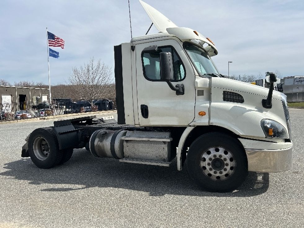 Day Cab Tractor-Heavy Duty Tractors-Freightliner-2017-Cascadia 11342ST-Fitchburg-MA-371,424\n\t\tmiles-$ 27,000 - Image 4