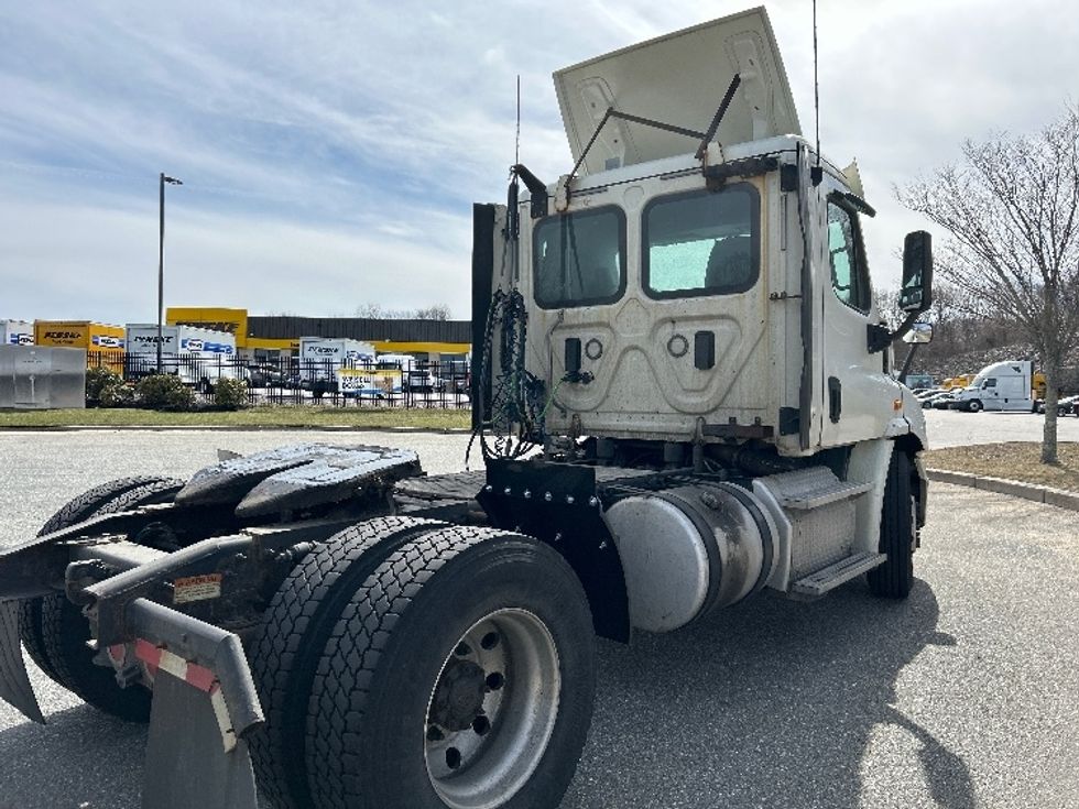 Day Cab Tractor-Heavy Duty Tractors-Freightliner-2017-Cascadia 11342ST-Fitchburg-MA-371,424\n\t\tmiles-$ 27,000 - Image 5