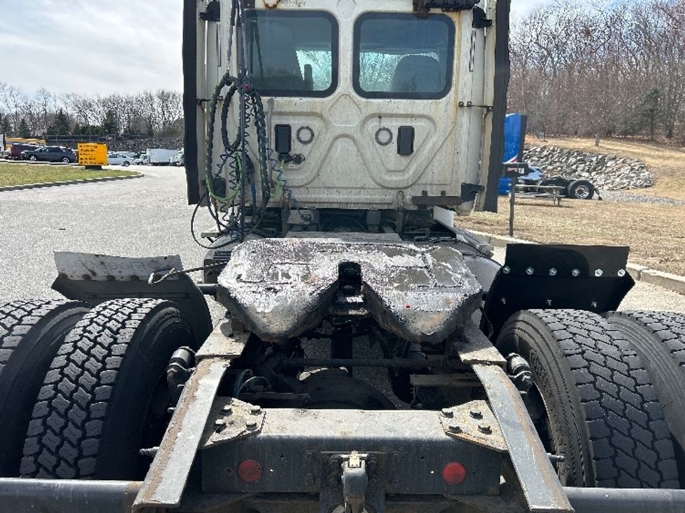 Day Cab Tractor-Heavy Duty Tractors-Freightliner-2017-Cascadia 11342ST-Fitchburg-MA-371,424\n\t\tmiles-$ 27,000 - Image 6