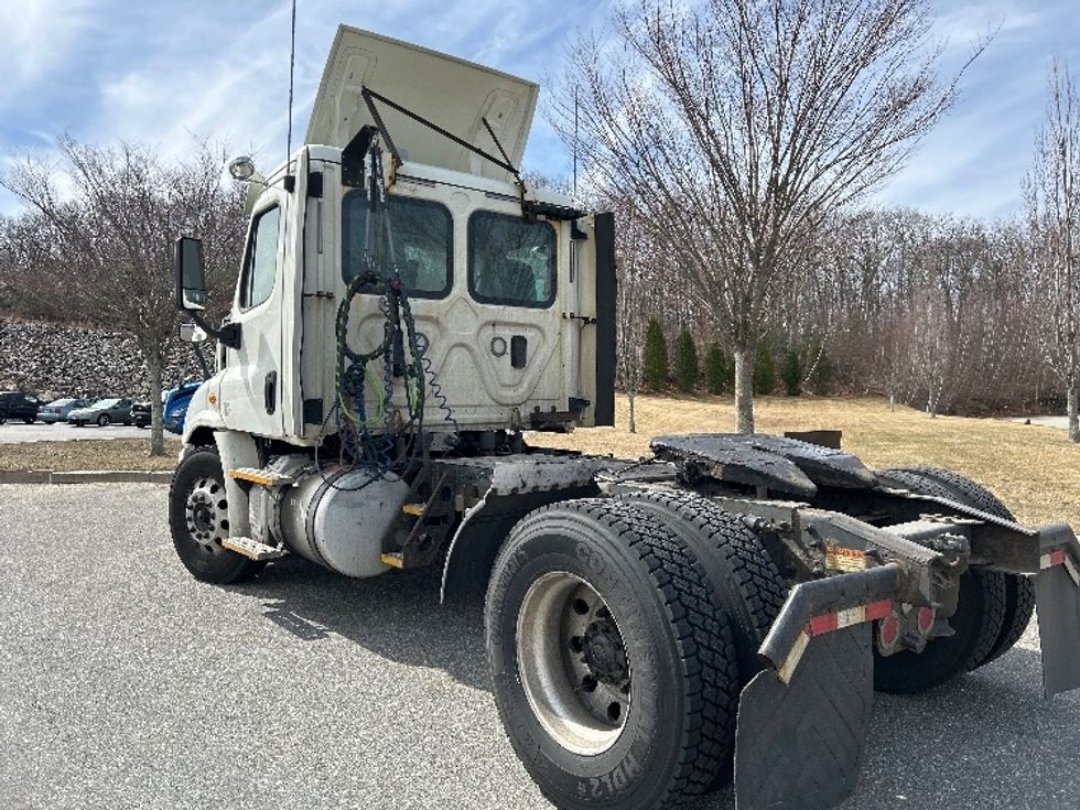 Day Cab Tractor-Heavy Duty Tractors-Freightliner-2017-Cascadia 11342ST-Fitchburg-MA-371,424\n\t\tmiles-$ 27,000 - Image 7