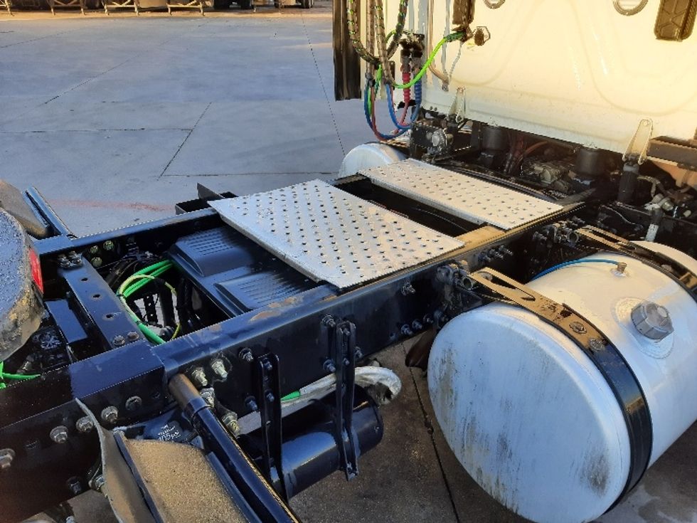 Day Cab Tractor-Heavy Duty Tractors-Freightliner-2017-Cascadia 11342ST-Fort Worth-TX-761,212\n\t\tmiles-$ 14,000 - Image 18