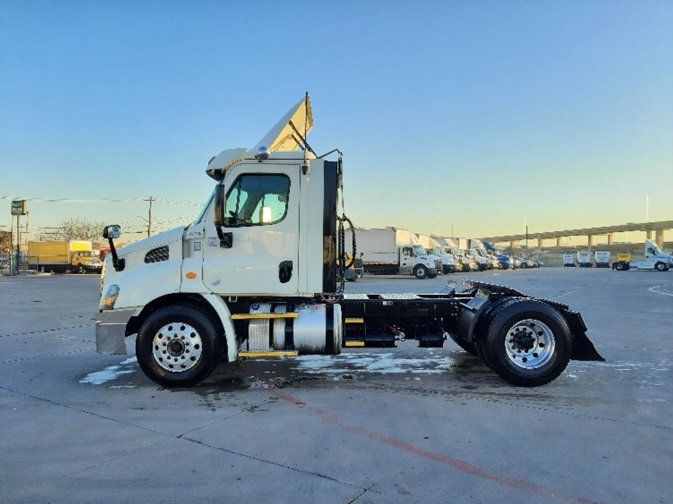 Day Cab Tractor-Heavy Duty Tractors-Freightliner-2017-Cascadia 11342ST-Fort Worth-TX-761,212\n\t\tmiles-$ 14,000 - Image 4