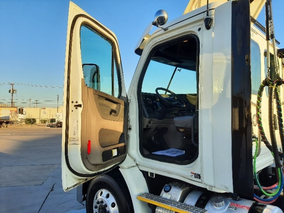 Day Cab Tractor-Heavy Duty Tractors-Freightliner-2017-Cascadia 11342ST-Fort Worth-TX-761,212\n\t\tmiles-$ 14,000 - Image 9