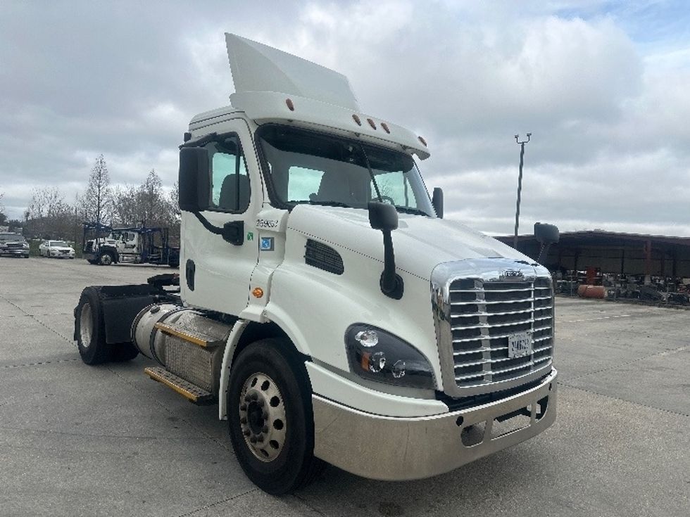 Day Cab Tractor-Heavy Duty Tractors-Freightliner-2017-Cascadia 11342ST-Hammond-LA-327,566\n\t\tmiles-$ 35,000 - Image 1
