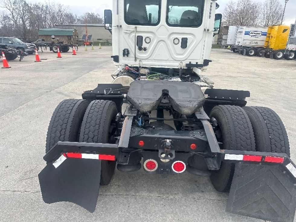 Day Cab Tractor-Heavy Duty Tractors-Freightliner-2017-Cascadia 11342ST-Hammond-LA-327,566\n\t\tmiles-$ 35,000 - Image 6