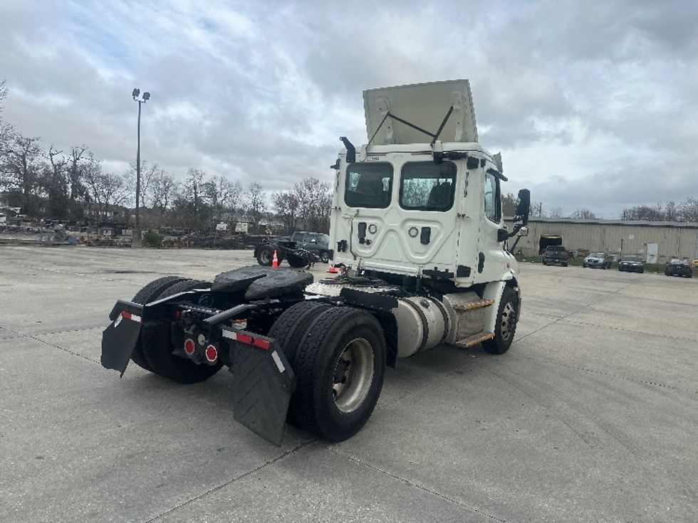 Day Cab Tractor-Heavy Duty Tractors-Freightliner-2017-Cascadia 11342ST-Hammond-LA-327,566\n\t\tmiles-$ 35,000 - Image 7