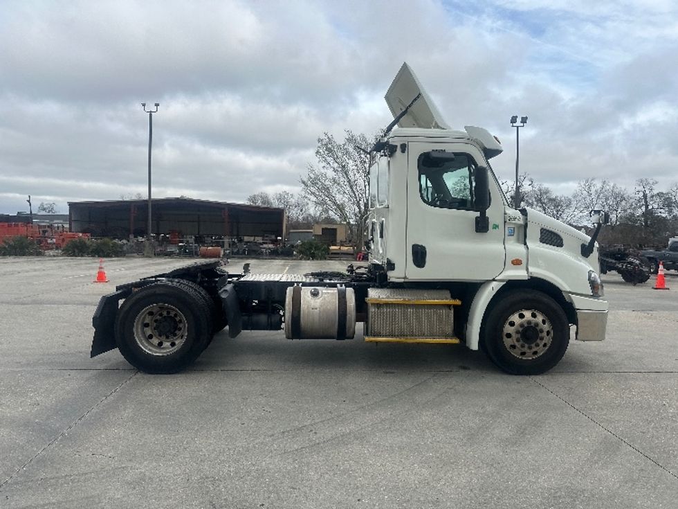 Day Cab Tractor-Heavy Duty Tractors-Freightliner-2017-Cascadia 11342ST-Hammond-LA-327,566\n\t\tmiles-$ 35,000 - Image 8