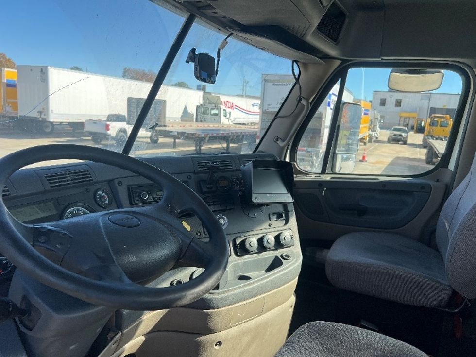 Day Cab Tractor-Heavy Duty Tractors-Freightliner-2017-Cascadia 11342ST-Hammond-LA-461,242\n\t\tmiles-$ 25,500 - Image 10