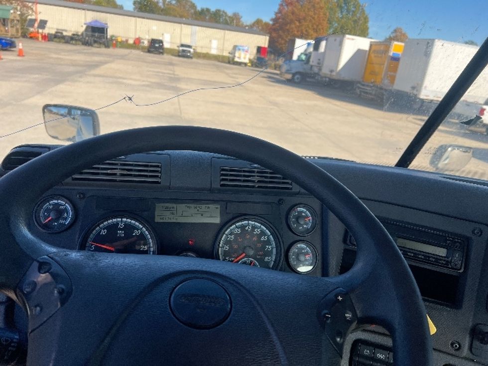 Day Cab Tractor-Heavy Duty Tractors-Freightliner-2017-Cascadia 11342ST-Hammond-LA-461,242\n\t\tmiles-$ 25,500 - Image 11