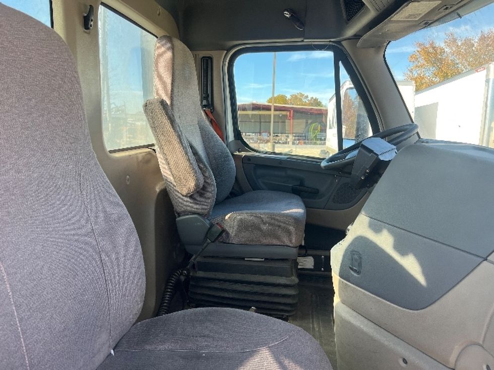 Day Cab Tractor-Heavy Duty Tractors-Freightliner-2017-Cascadia 11342ST-Hammond-LA-461,242\n\t\tmiles-$ 25,500 - Image 14