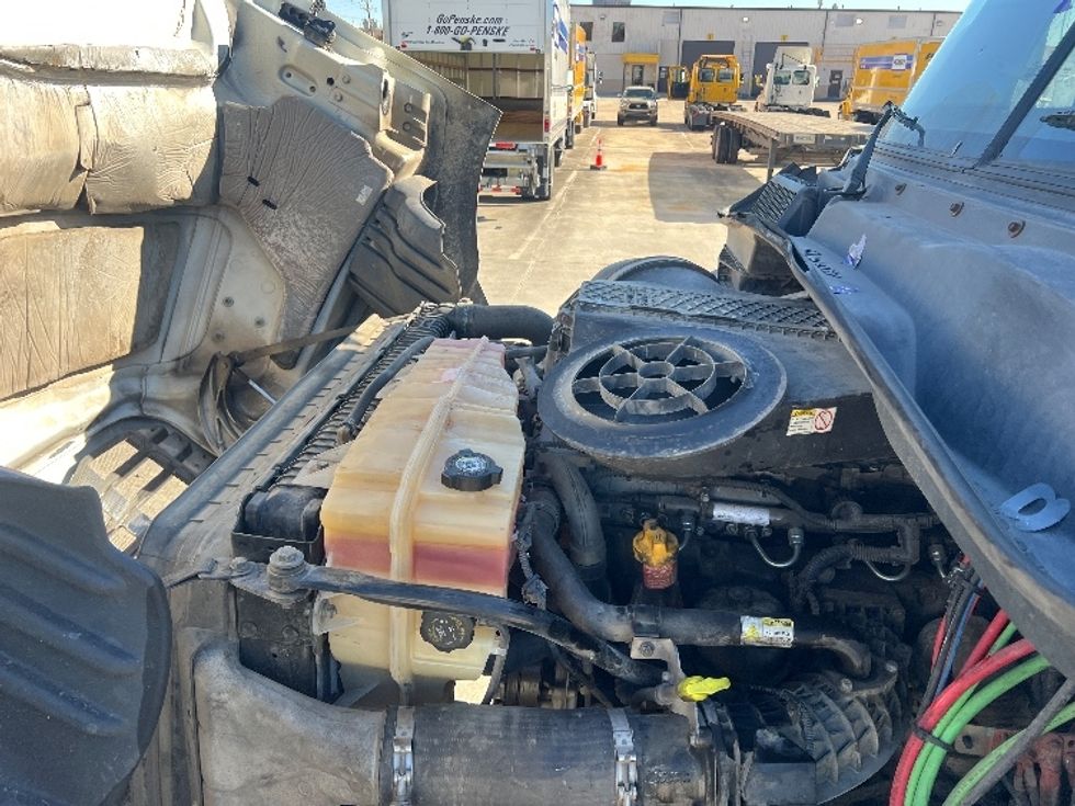 Day Cab Tractor-Heavy Duty Tractors-Freightliner-2017-Cascadia 11342ST-Hammond-LA-461,242\n\t\tmiles-$ 25,500 - Image 16