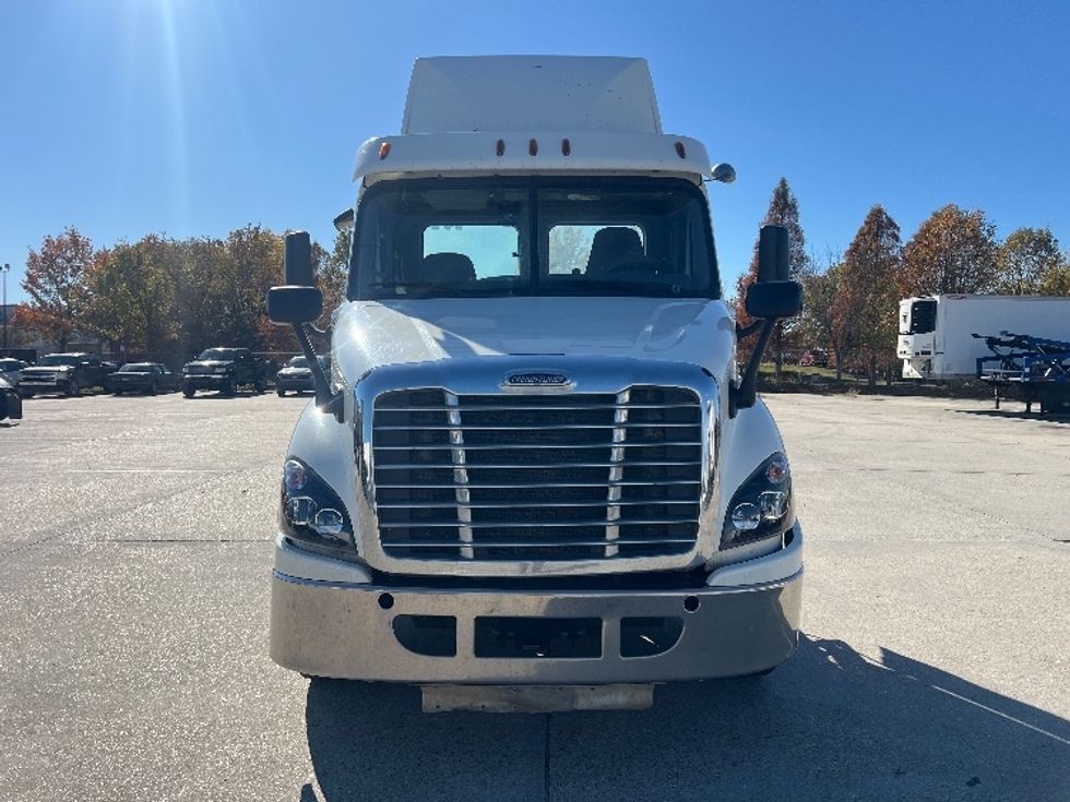Day Cab Tractor-Heavy Duty Tractors-Freightliner-2017-Cascadia 11342ST-Hammond-LA-461,242\n\t\tmiles-$ 25,500 - Image 2