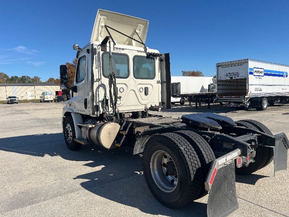 Day Cab Tractor-Heavy Duty Tractors-Freightliner-2017-Cascadia 11342ST-Hammond-LA-461,242\n\t\tmiles-$ 25,500 - Image 5