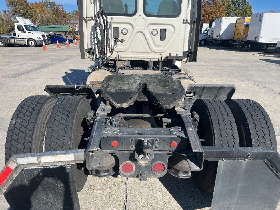 Day Cab Tractor-Heavy Duty Tractors-Freightliner-2017-Cascadia 11342ST-Hammond-LA-461,242\n\t\tmiles-$ 25,500 - Image 6