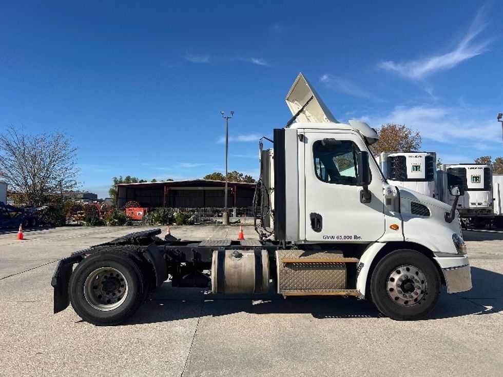 Day Cab Tractor-Heavy Duty Tractors-Freightliner-2017-Cascadia 11342ST-Hammond-LA-461,242\n\t\tmiles-$ 25,500 - Image 8