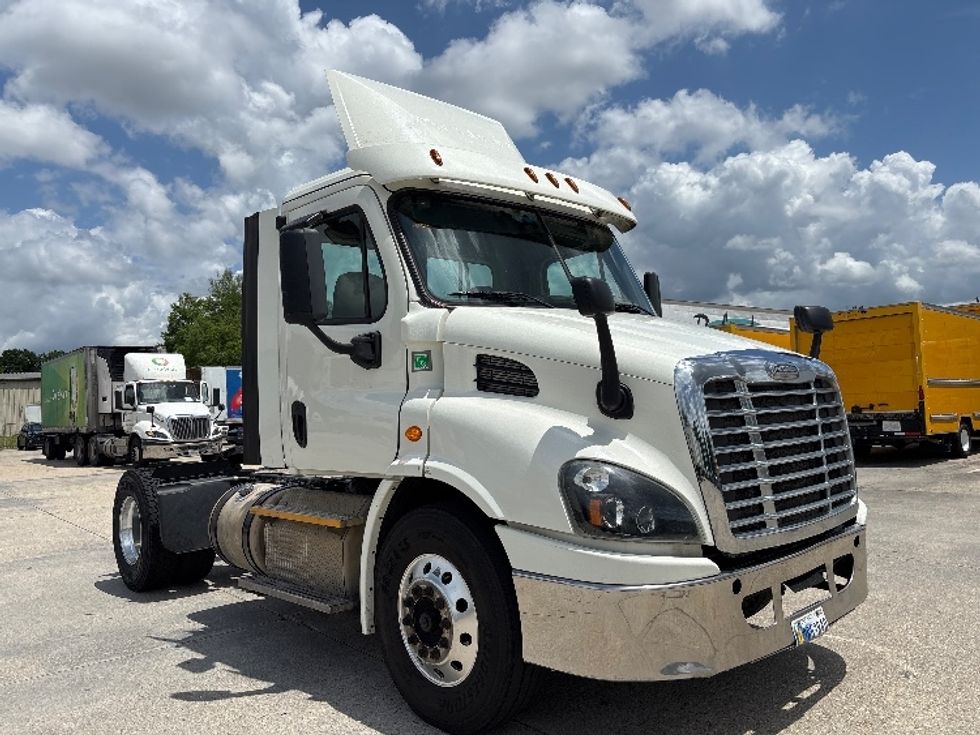 Day Cab Tractor-Heavy Duty Tractors-Freightliner-2017-Cascadia 11342ST-Hammond-LA-491,495\n\t\tmiles-$ 23,250 - Image 1
