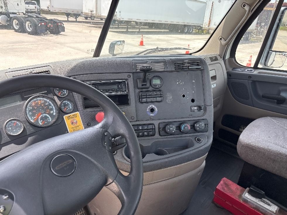 Day Cab Tractor-Heavy Duty Tractors-Freightliner-2017-Cascadia 11342ST-Hammond-LA-491,495\n\t\tmiles-$ 23,250 - Image 10