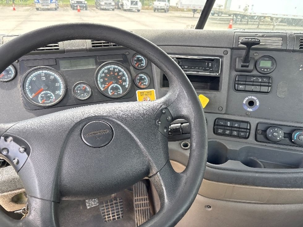 Day Cab Tractor-Heavy Duty Tractors-Freightliner-2017-Cascadia 11342ST-Hammond-LA-491,495\n\t\tmiles-$ 23,250 - Image 11
