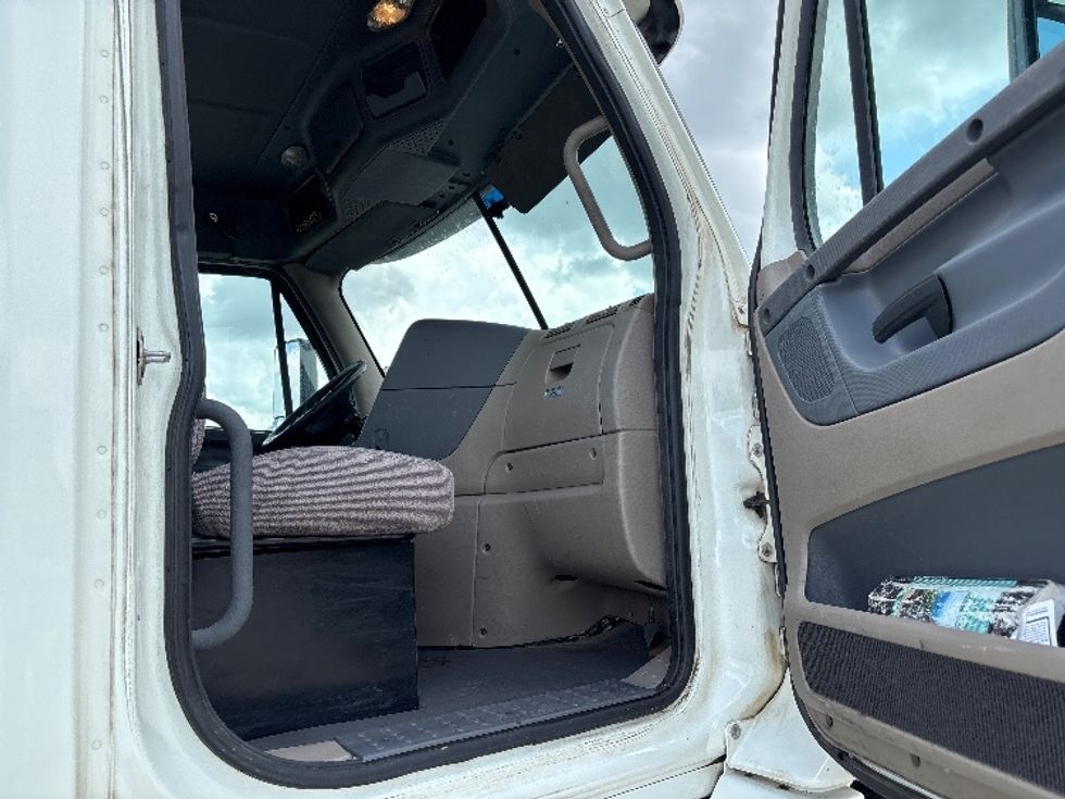 Day Cab Tractor-Heavy Duty Tractors-Freightliner-2017-Cascadia 11342ST-Hammond-LA-491,495\n\t\tmiles-$ 23,250 - Image 12