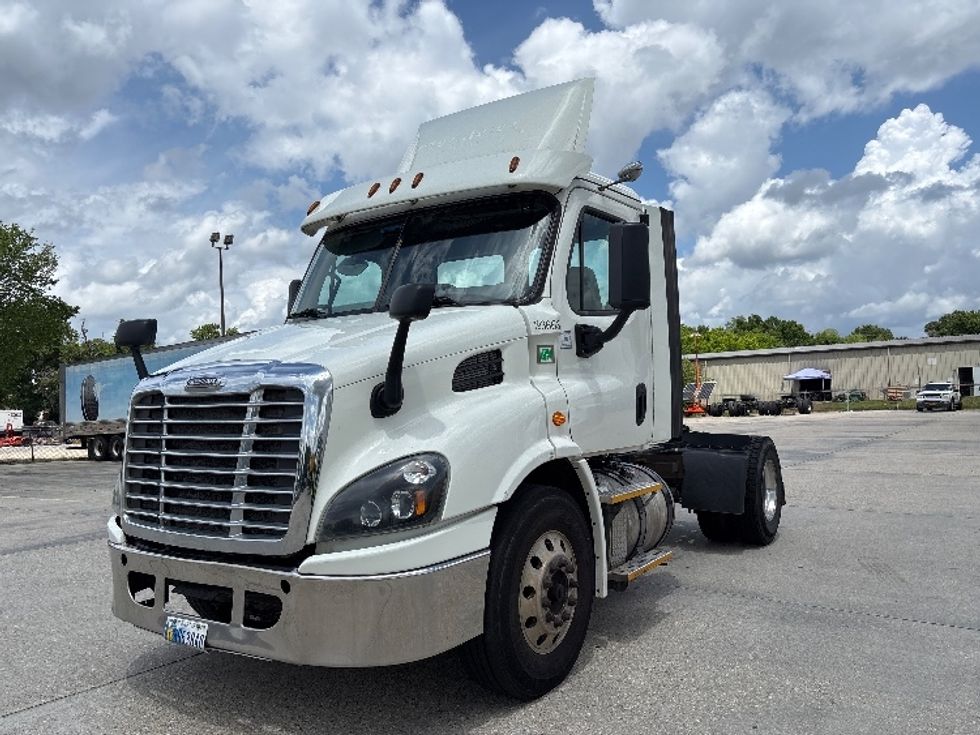 Day Cab Tractor-Heavy Duty Tractors-Freightliner-2017-Cascadia 11342ST-Hammond-LA-491,495\n\t\tmiles-$ 23,250 - Image 3