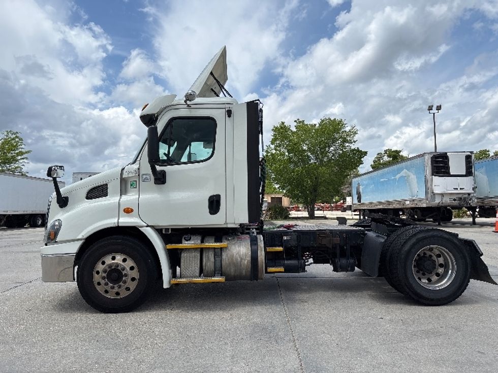 Day Cab Tractor-Heavy Duty Tractors-Freightliner-2017-Cascadia 11342ST-Hammond-LA-491,495\n\t\tmiles-$ 23,250 - Image 4