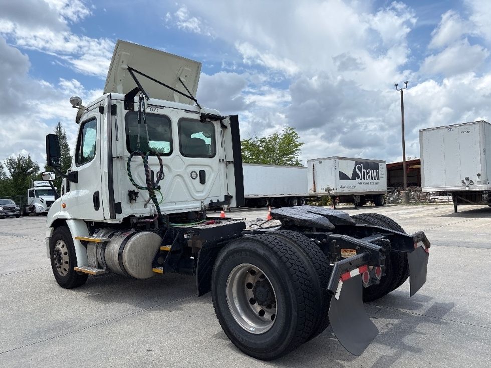 Day Cab Tractor-Heavy Duty Tractors-Freightliner-2017-Cascadia 11342ST-Hammond-LA-491,495\n\t\tmiles-$ 23,250 - Image 5