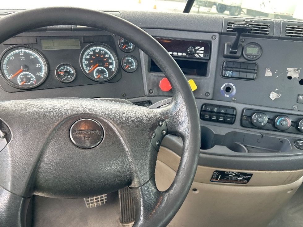 Day Cab Tractor-Heavy Duty Tractors-Freightliner-2017-Cascadia 11342ST-Hammond-LA-504,336\n\t\tmiles-$ 22,750 - Image 11