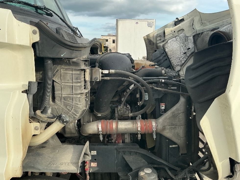 Day Cab Tractor-Heavy Duty Tractors-Freightliner-2017-Cascadia 11342ST-Hammond-LA-504,336\n\t\tmiles-$ 22,750 - Image 15