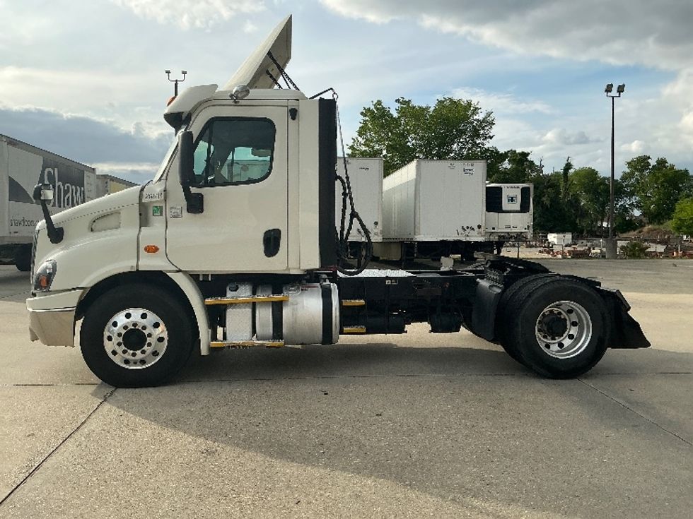 Day Cab Tractor-Heavy Duty Tractors-Freightliner-2017-Cascadia 11342ST-Hammond-LA-504,336\n\t\tmiles-$ 22,750 - Image 4