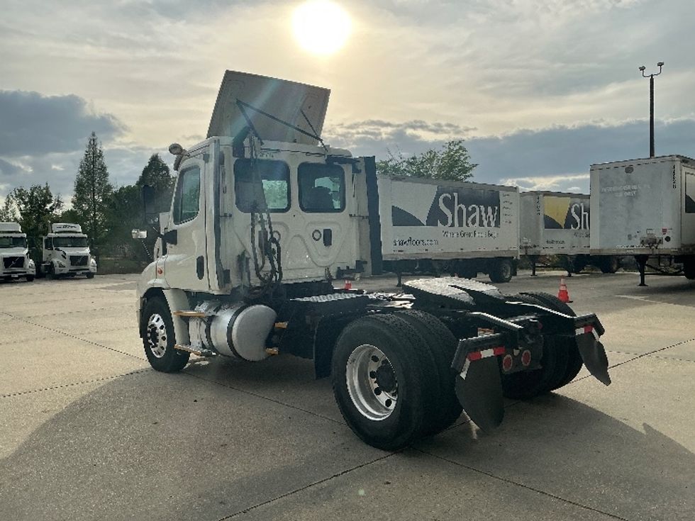 Day Cab Tractor-Heavy Duty Tractors-Freightliner-2017-Cascadia 11342ST-Hammond-LA-504,336\n\t\tmiles-$ 22,750 - Image 5