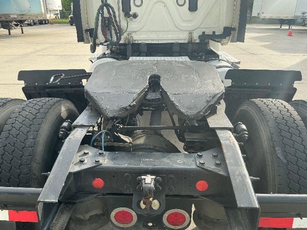 Day Cab Tractor-Heavy Duty Tractors-Freightliner-2017-Cascadia 11342ST-Hammond-LA-504,336\n\t\tmiles-$ 22,750 - Image 6