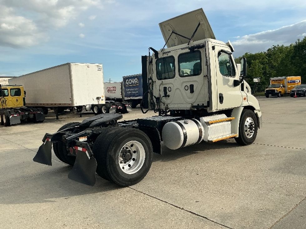 Day Cab Tractor-Heavy Duty Tractors-Freightliner-2017-Cascadia 11342ST-Hammond-LA-504,336\n\t\tmiles-$ 22,750 - Image 7