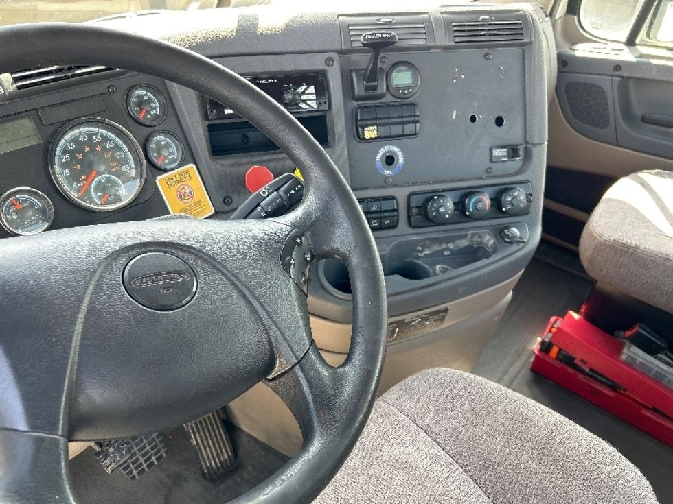 Day Cab Tractor-Heavy Duty Tractors-Freightliner-2017-Cascadia 11342ST-Hammond-LA-539,332\n\t\tmiles-$ 21,750 - Image 10