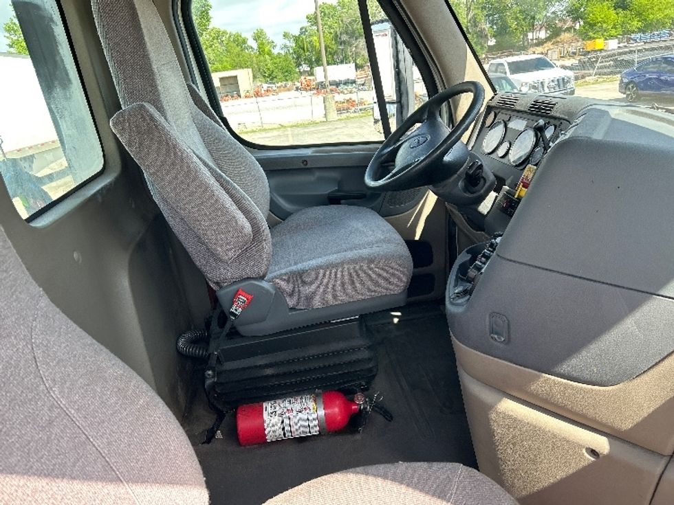 Day Cab Tractor-Heavy Duty Tractors-Freightliner-2017-Cascadia 11342ST-Hammond-LA-539,332\n\t\tmiles-$ 21,750 - Image 14