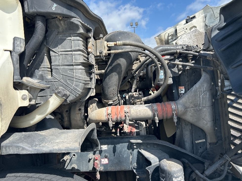 Day Cab Tractor-Heavy Duty Tractors-Freightliner-2017-Cascadia 11342ST-Hammond-LA-539,332\n\t\tmiles-$ 21,750 - Image 15