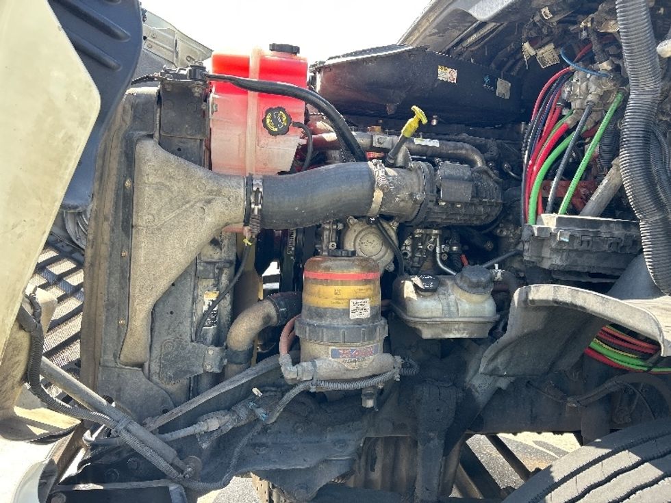 Day Cab Tractor-Heavy Duty Tractors-Freightliner-2017-Cascadia 11342ST-Hammond-LA-539,332\n\t\tmiles-$ 21,750 - Image 16