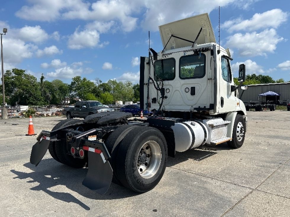Day Cab Tractor-Heavy Duty Tractors-Freightliner-2017-Cascadia 11342ST-Hammond-LA-539,332\n\t\tmiles-$ 21,750 - Image 7