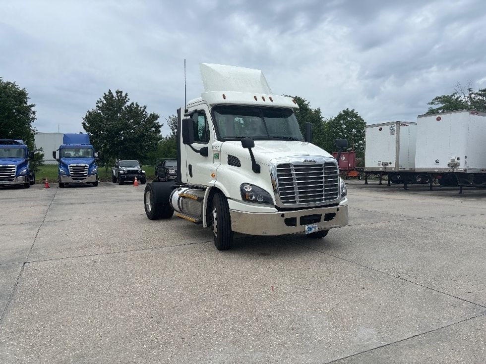 Day Cab Tractor-Heavy Duty Tractors-Freightliner-2017-Cascadia 11342ST-Hammond-LA-568,924\n\t\tmiles-$ 21,500 - Image 1