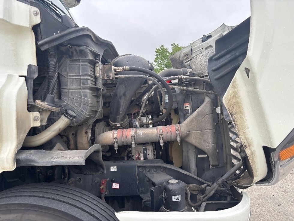 Day Cab Tractor-Heavy Duty Tractors-Freightliner-2017-Cascadia 11342ST-Hammond-LA-568,924\n\t\tmiles-$ 21,500 - Image 15